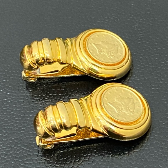 Vintage Unsigned Gold-Tone Roman Coin Clip On Earrings - Picture 7 of 13